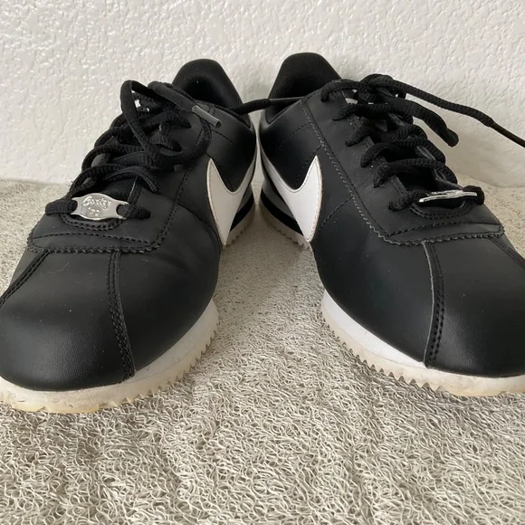 Nike Cortez 904764-001 black and white unisex Size 6 youth - Picture 2 of 10